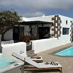New Panorama - Stunning 5 Bedroom With Pool *