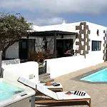 New Panorama - Stunning 5 Bedroom With Pool Villa La Asomada (Lanzarote)