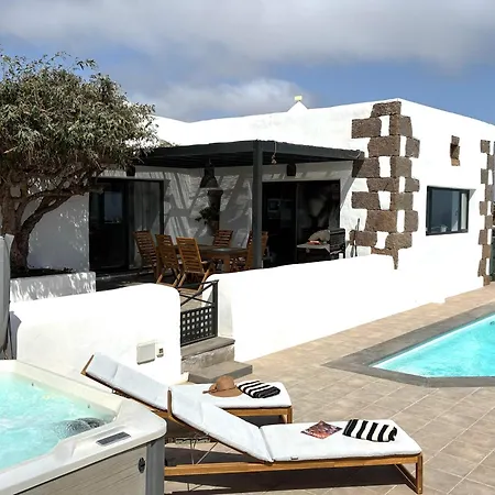 New Panorama - Stunning 5 Bedroom With Pool Villa La Asomada (Lanzarote)