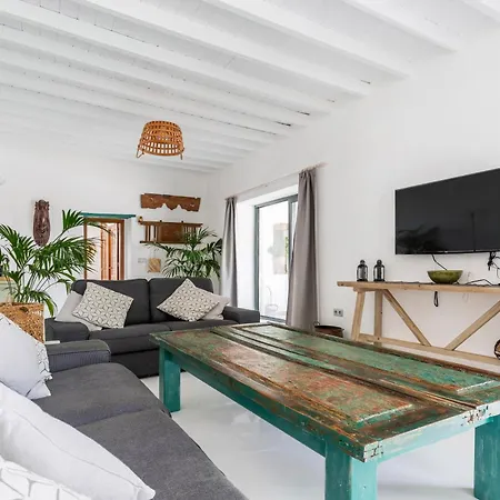 New Panorama - Stunning 5 Bedroom With Pool Villa La Asomada (Lanzarote)