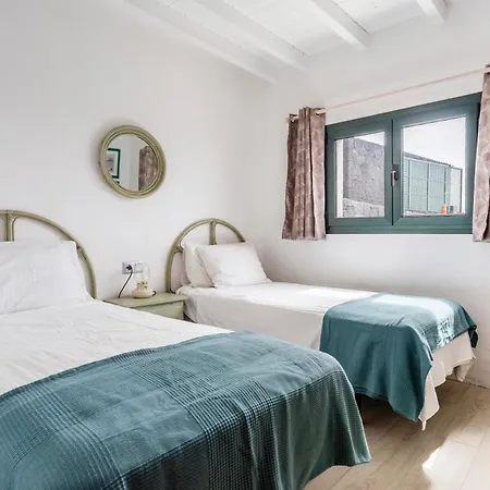 New Panorama - Stunning 5 Bedroom With Pool Villa La Asomada (Lanzarote)