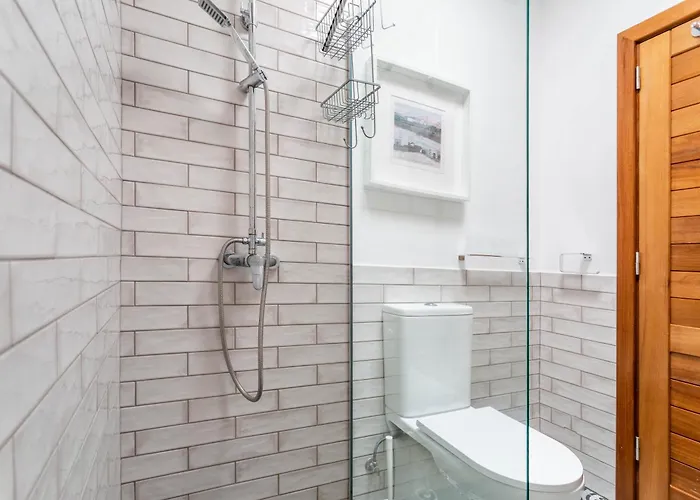 New Panorama - Stunning 5 Bedroom With Pool וילה