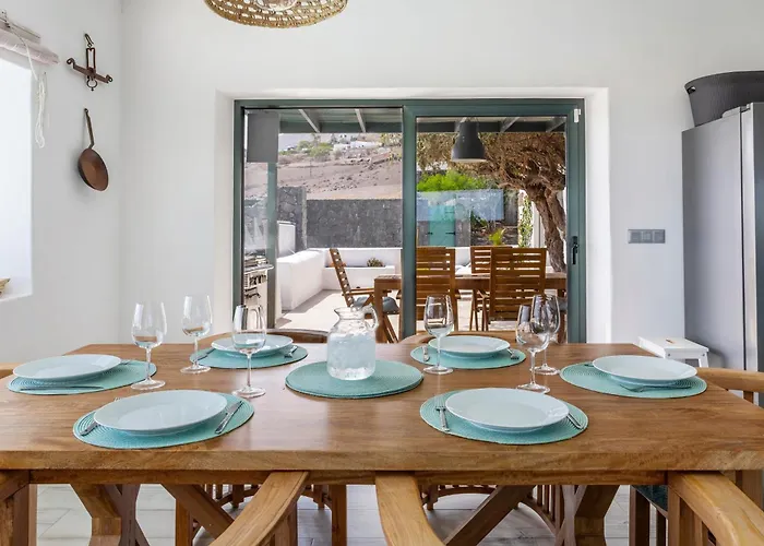 New Panorama - Stunning 5 Bedroom With Pool וילה