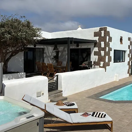 New Panorama - Stunning 5 Bedroom With Pool *