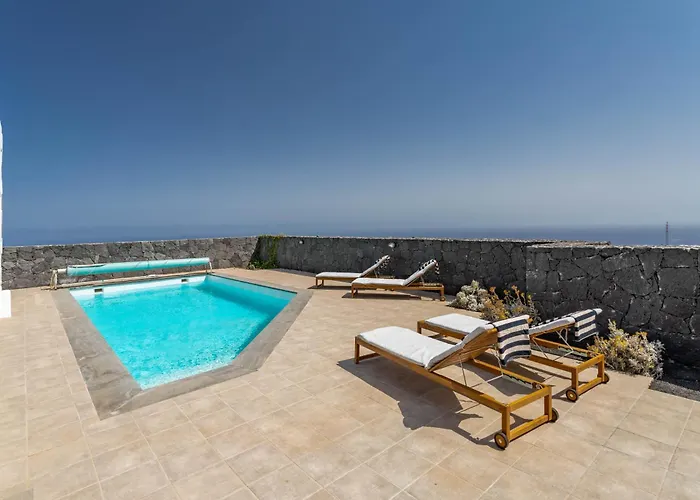New Panorama - Stunning 5 Bedroom With Pool Villa *