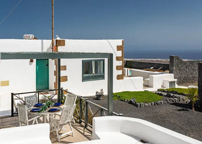 New Panorama - Stunning 5 Bedroom With Pool Villa La Asomada (Lanzarote)