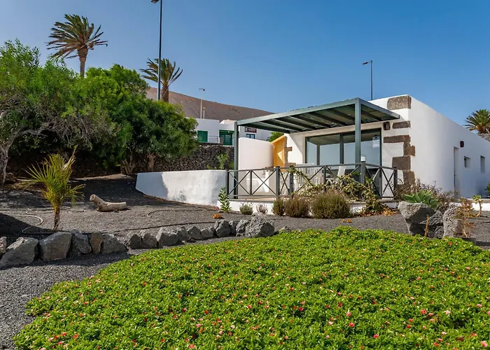 New Panorama - Stunning 5 Bedroom With Pool *