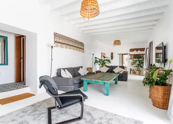 New Panorama - Stunning 5 Bedroom With Pool *