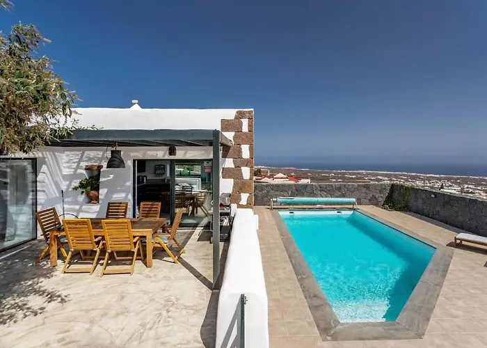 New Panorama - Stunning 5 Bedroom With Pool *